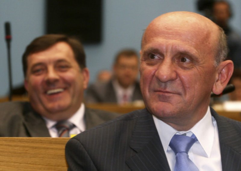 Tihić optužio SDP da BiH uvodi u krizu