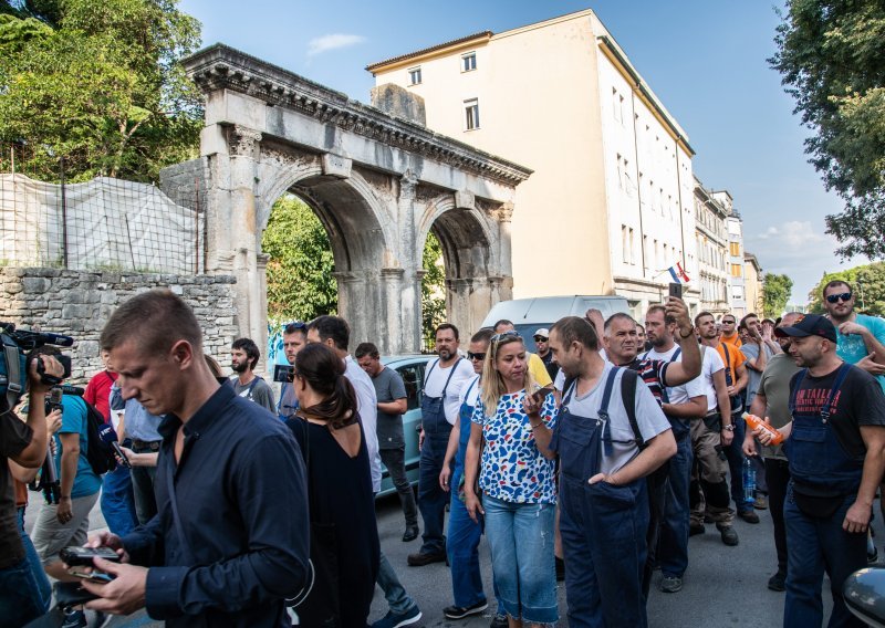 Uljanikovcima sjedaju plaće na račune, u ponedjeljak odluka o prekidu štrajka