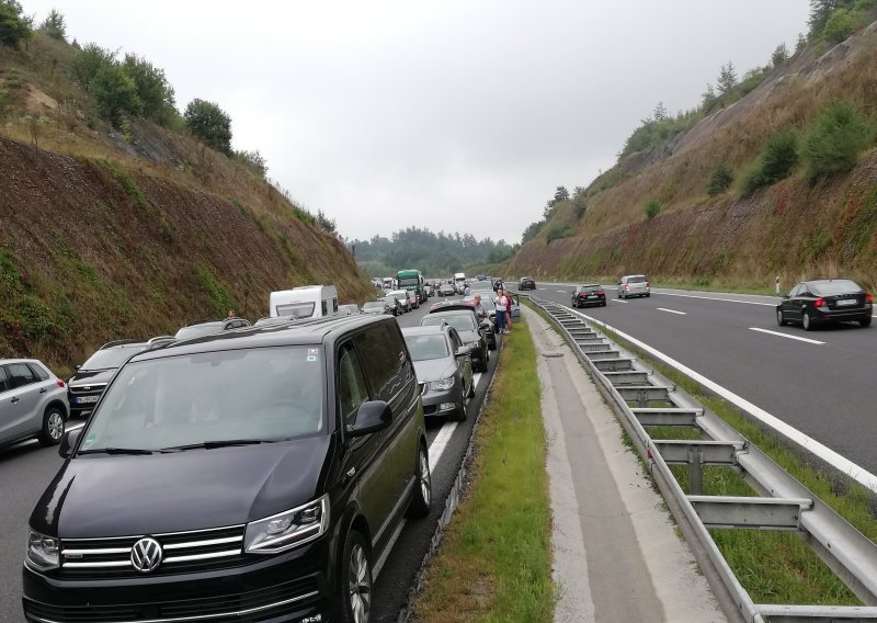 U Hrvatskoj povećan broj automobila na tisuću stanovnika za 45 posto