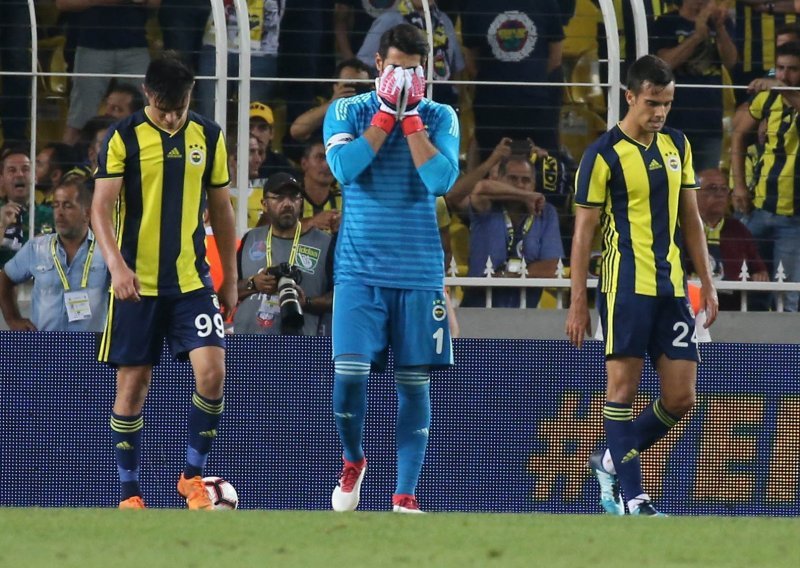 Fenerbahče uoči sraza s Dinamom izgubio u derbiju s Trabzonsporom