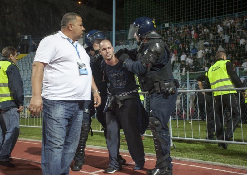 Huliganima će se odmah na stadionu izricati kazne