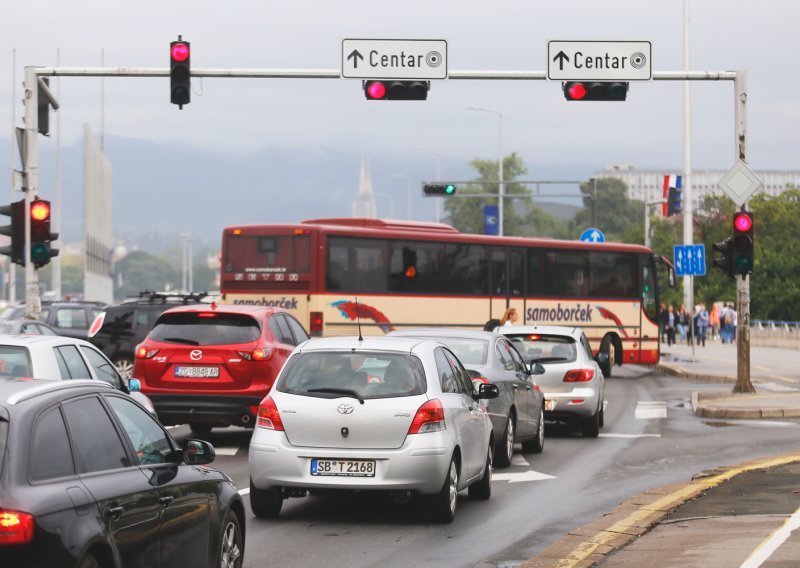 Tportal uživo: Početak škole izazvao prometne gužve i zastoje na cestama