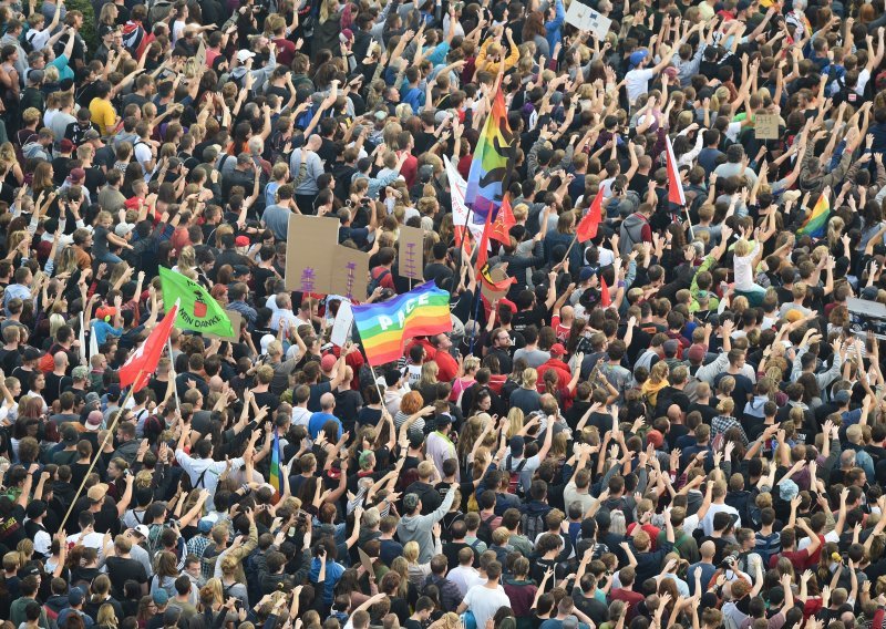 Ljevica pokazala snagu: Okupilo se 50.000 ljudi na koncertu protiv ksenofobije