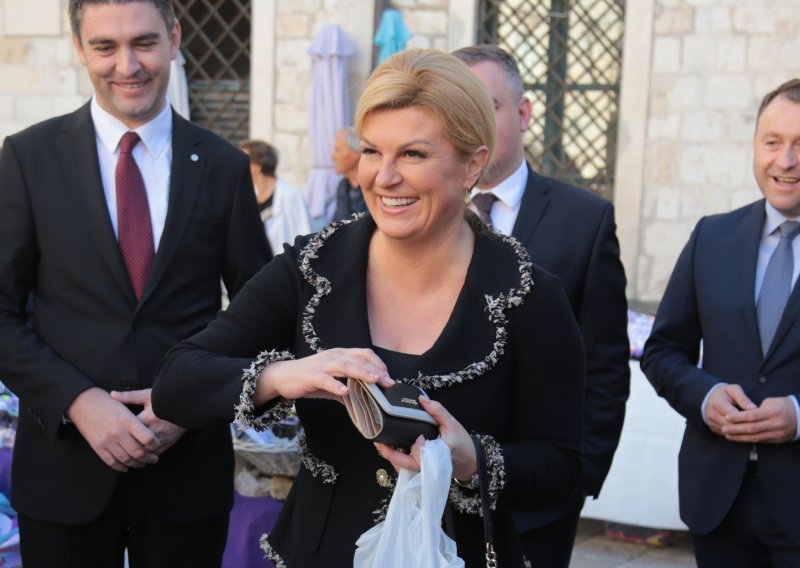 Pogledajte kako se Kolinda Grabar Kitarović u Dubrovniku nosi s fakultetskim obvezama