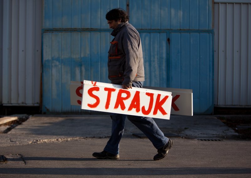 Novi problem za Vladu: Sindikati javnih službi prijete štrajkom