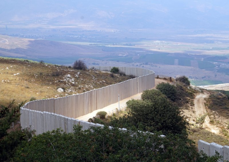 Izrael gradi 9-metarski obrambeni zid duž libanonske granice
