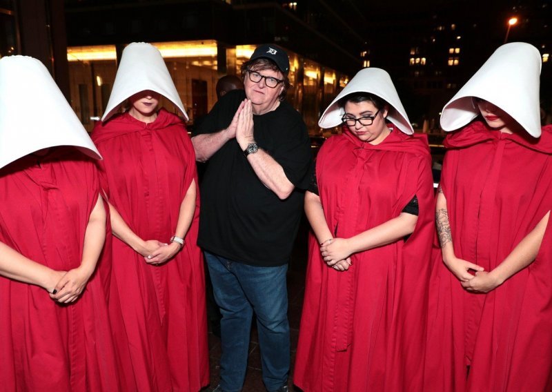 Michael Moore u novom dokumentarcu usporedio Trumpa s Hitlerom