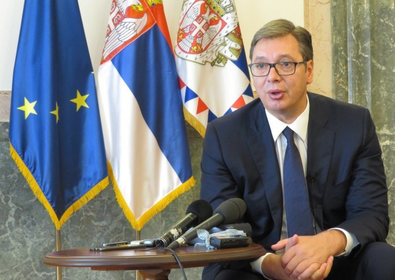 Vučić hrvatskom novinaru: Vidim da sam kod vas zvijezda. Ne brinite, neću se još kandidirati kod vas