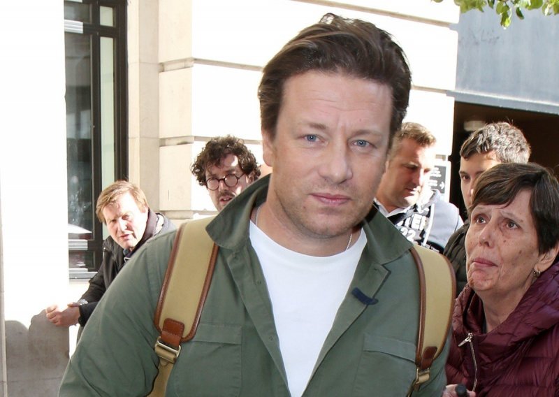 Na dan kada je sve 'otišlo nizbrdo', Jamie Oliver poslao e-mail zaposlenicima; evo što im je poručio