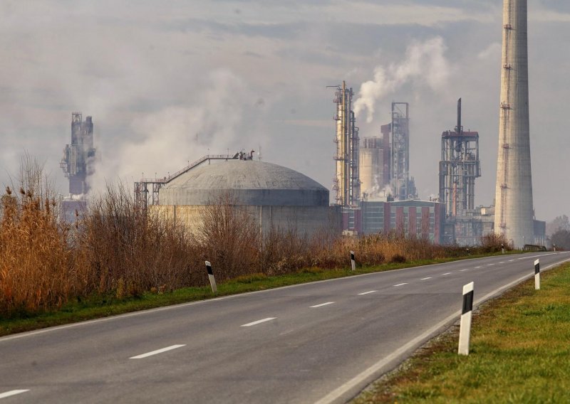 Burza u minusu, Petrokemija ponovno dobitnik dana