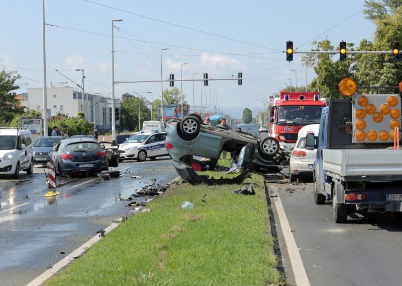 Vozač koji je uzrokovao krš i lom na Aleji Bologne bit će deportiran na psihijatriju u BiH