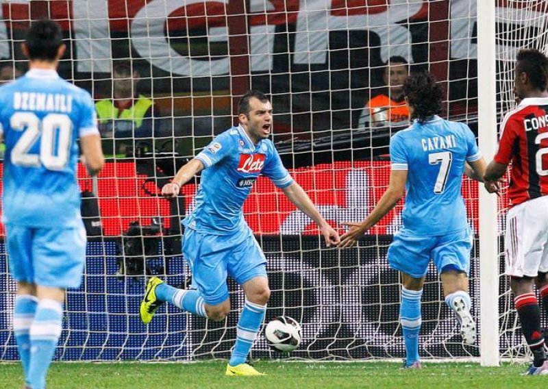 Pandev kaznio šuplju obranu Milana, Napoli uzeo bod