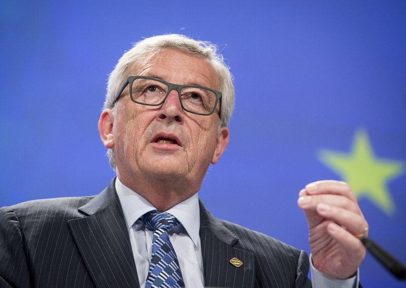 EK poziva Europsko vijeće da potvrdi "odlučujući napredak" u pregovorima o izlasku Britanije