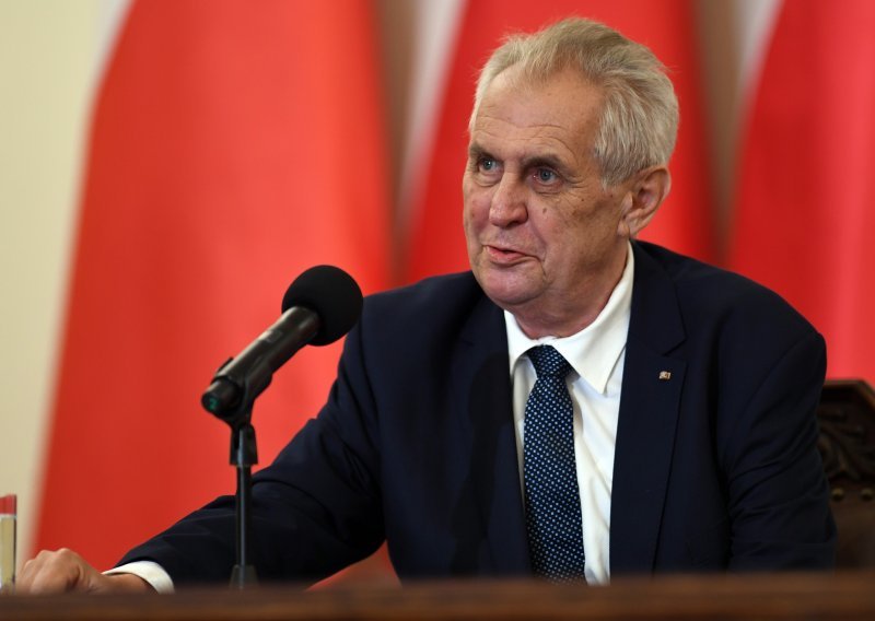 Češka kontrašpijunaža razotkrila rusku špijunsku mrežu, Zeman ih kritizira