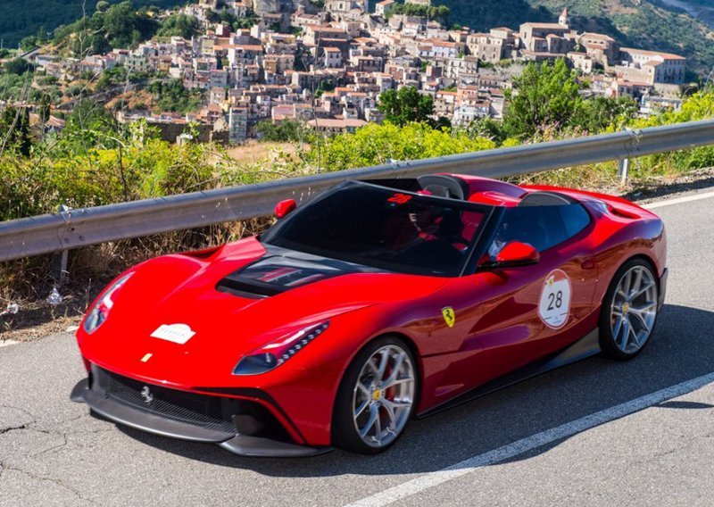 Ferrari F12-ici odrezao krov i okačio cijenu od 3,1 milijun eura