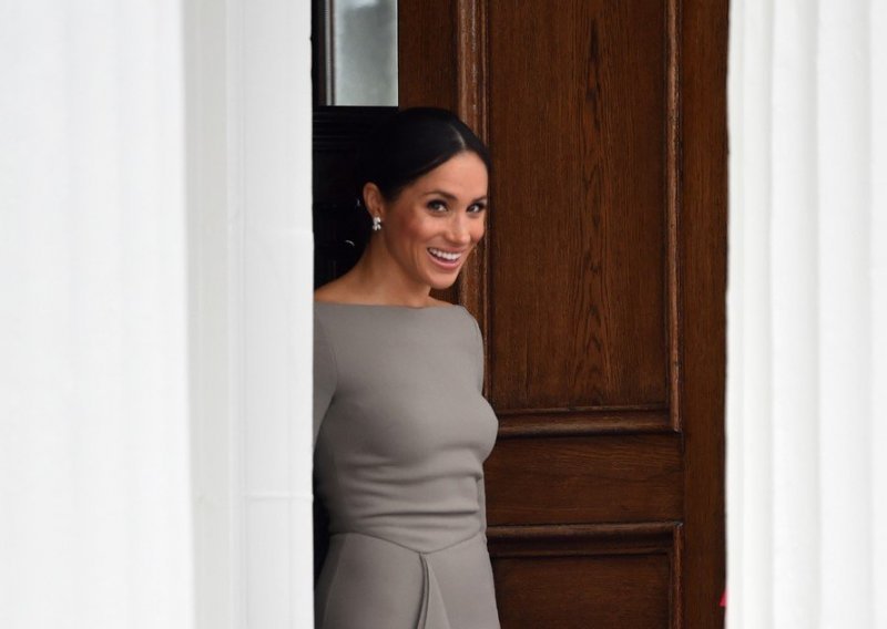 Internet poludio za fotografijom 'Meghan Markle' koja kupi izmet za psom