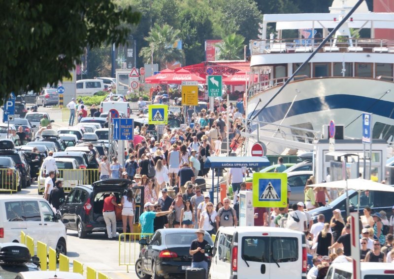 Dok se naši susjedi svim silama trude privući velike kompanije, mi smo i dalje 'mala zemlja za veliki odmor'