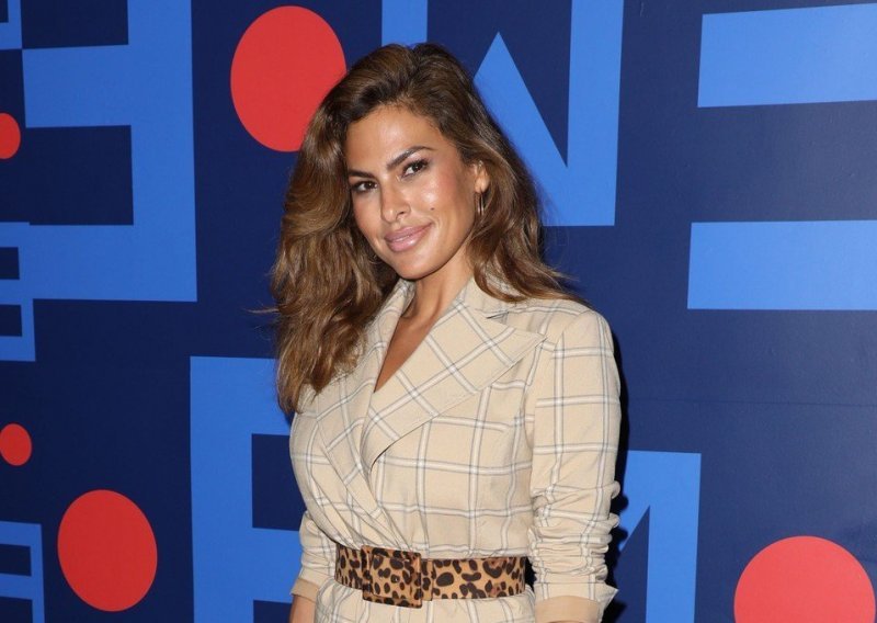 Eva Mendes napokon u javnosti: Ženstveno izdanje latino ljepotice