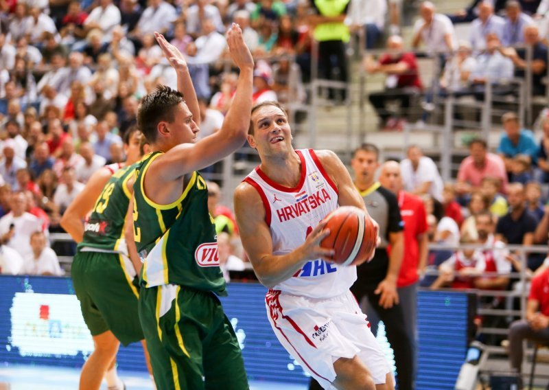 Hrvatska pala u dramatičnoj završnici; neshvatljive pogreške udaljile košarkaše od SP-a
