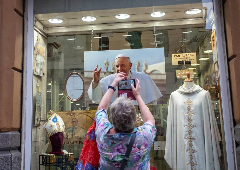 Papa Franjo u mafijaškoj prijestolnici: 'Kažem vam, mafijaši, vaš će život biti izgubljen!'