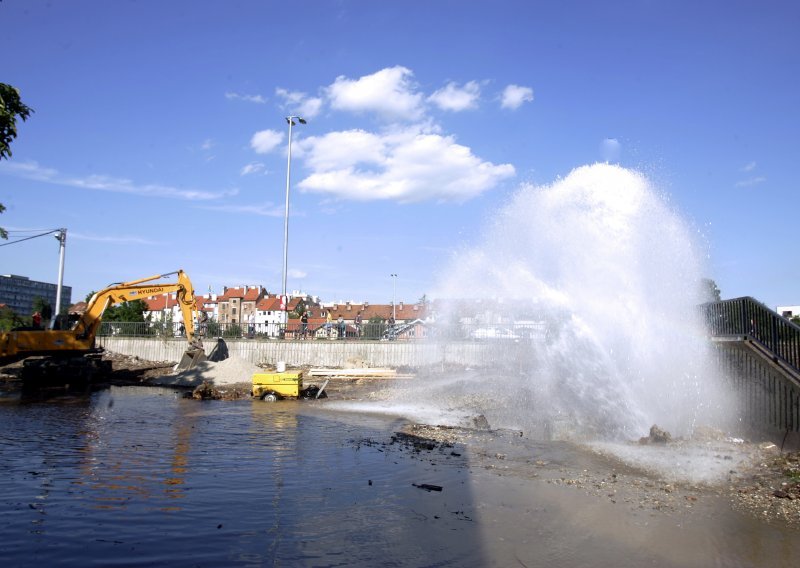 Bandićeva fontana preduhitrila svečano otvaranje!