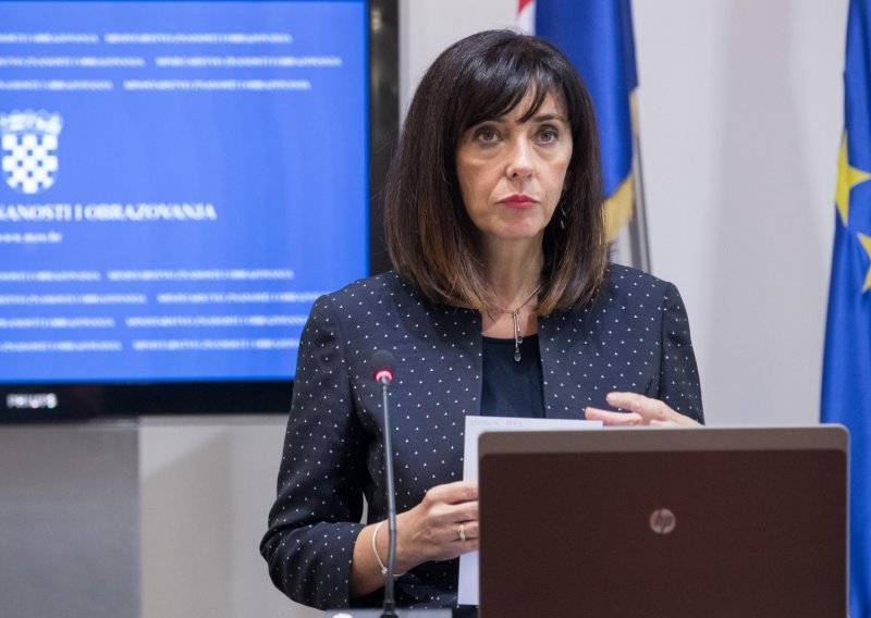 Ministrica Divjak: Zabrinuta sam zbog vršnjačkog nasilja u našim školama