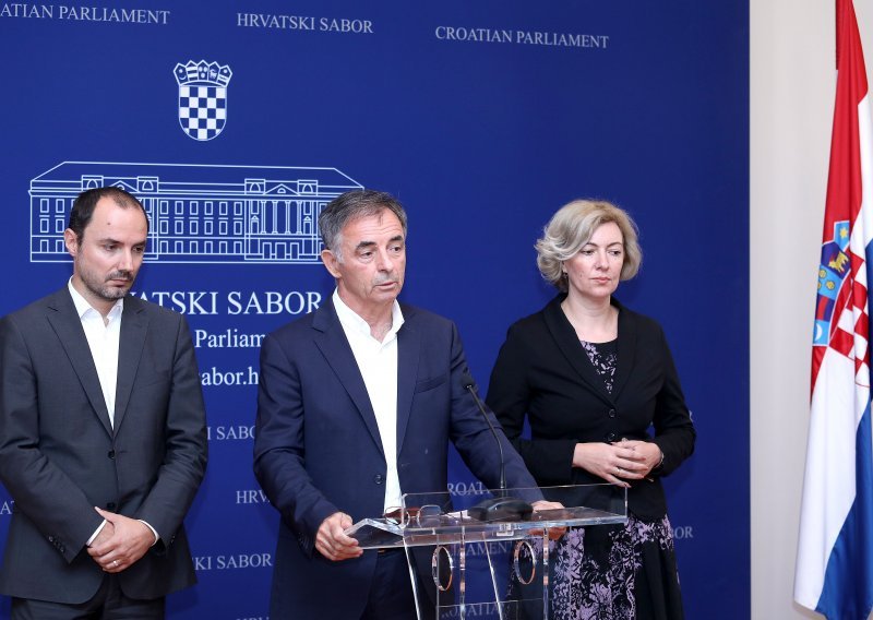 Pupovac: Šest puta sam prisegnuo na hrvatski Ustav! Ne mogu odgovarati za tuđe riječi