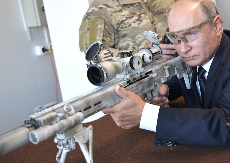 [VIDEO] Pogledajte kako Putin isprobava novi moćni ruski snajper