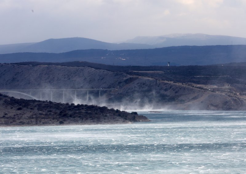 Bura će danas svima pomrsiti planove, olujni udari mogući i na sjeveru zemlje