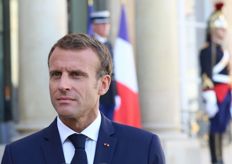 Emmanuel Macron u godinu dana od političke zvijezde postao najomraženiji francuski predsjednik ikad