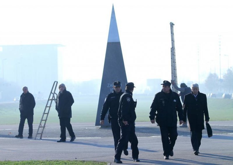 Policija uklonila raspelo s 'masonske' piramide