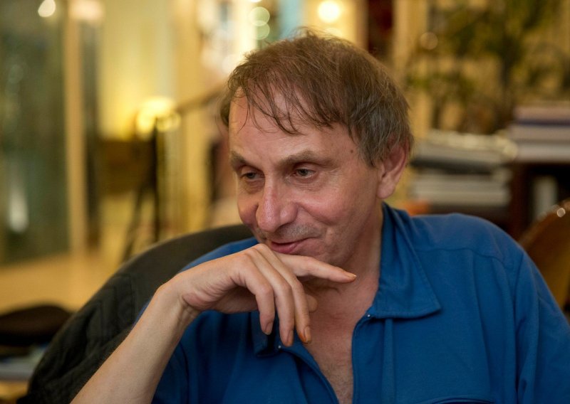 Oženio se Michel Houellebecq, pisac čiju je predstavu u Dubrovniku morala čuvati policija