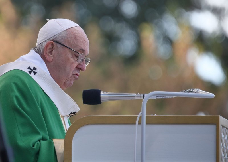 U Vatikanu predstavljeno talijansko i hrvatsko izdanje knjige pape Franje 'Zdravo Marija'