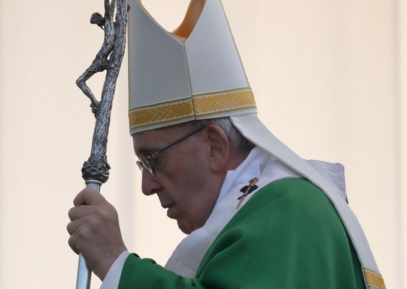 Papa poručio svećenicima homoseksualcima: Poštujte celibat ili odlazite iz službe
