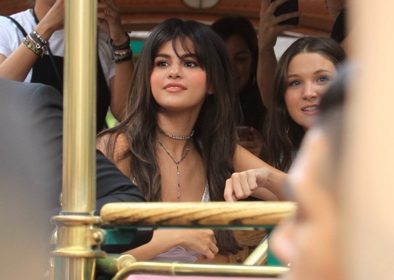 Selena Gomez u samo dva dana oduševila pa rasplakala obožavatelje diljem svijeta