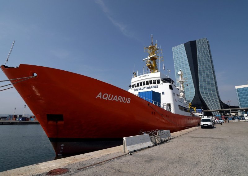 Francuska ne želi primiti brod s migrantima u Marseille