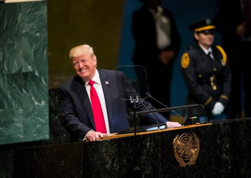 Pogledajte kako su u UN-u ismijali Trumpa