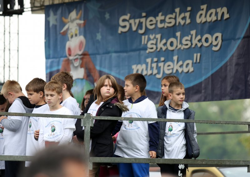 Djeca kroz igru, ples i recitacije učila zašto je važno piti mlijeko