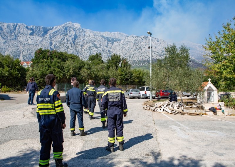 MORH: Kanader gasio požar kod Metkovića