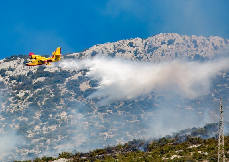 Tri požara kod Dubrovnika pod nadzorom, ali nisu lokalizirani