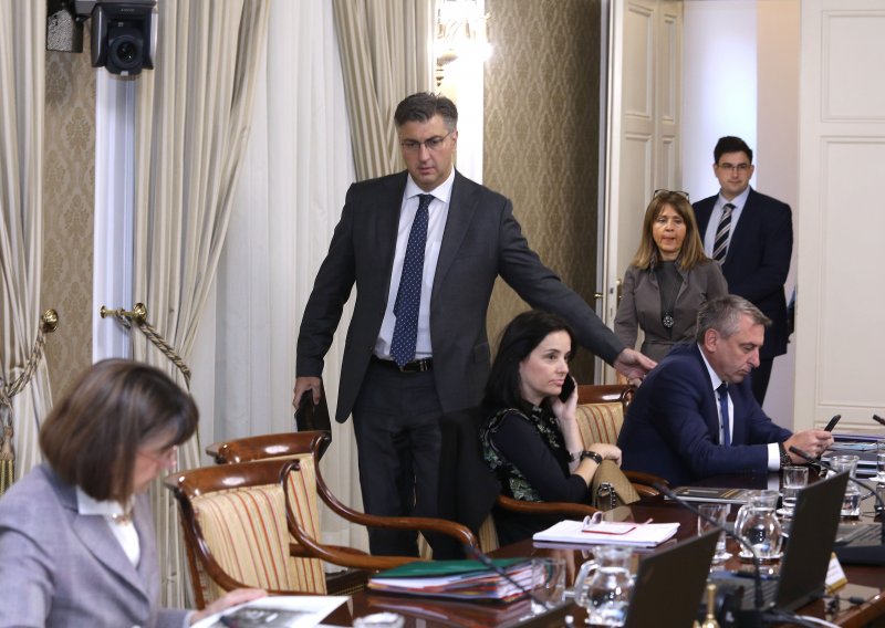 Plenković i ministri uoči Vlade preskočili SMS aferu, u Sabor poslali zakon o zviždačima