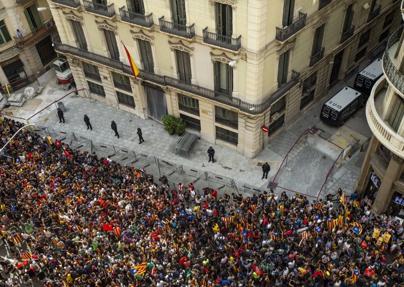 Bivšem premijeru Katalonije smanjena kazna za neposluh