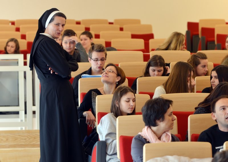 Poplava vjeroučitelja na mjestima ravnatelja državnih škola