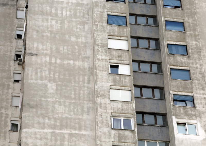 S 11. kata nebodera u Osijeku lete vaze, noževi, pelene...