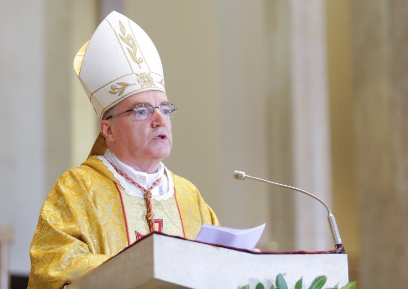 Kardinal Bozanić o zajedništvu sa Svetim Ocem: Neka lice Crkve zasja novim sjajem