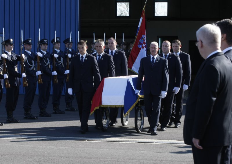 Kolona s tijelom Borisa Šprema stigla na Mirogoju