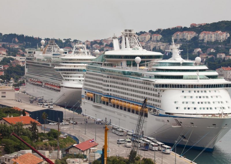 Dubrovnik ove sezone očekuje 800.000 turista s kruzera, izračunali su kad će biti najveće gužve