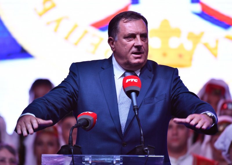 Dodik izazvao novi skandal, napustio sastanak jer nije bilo entitetske zastave