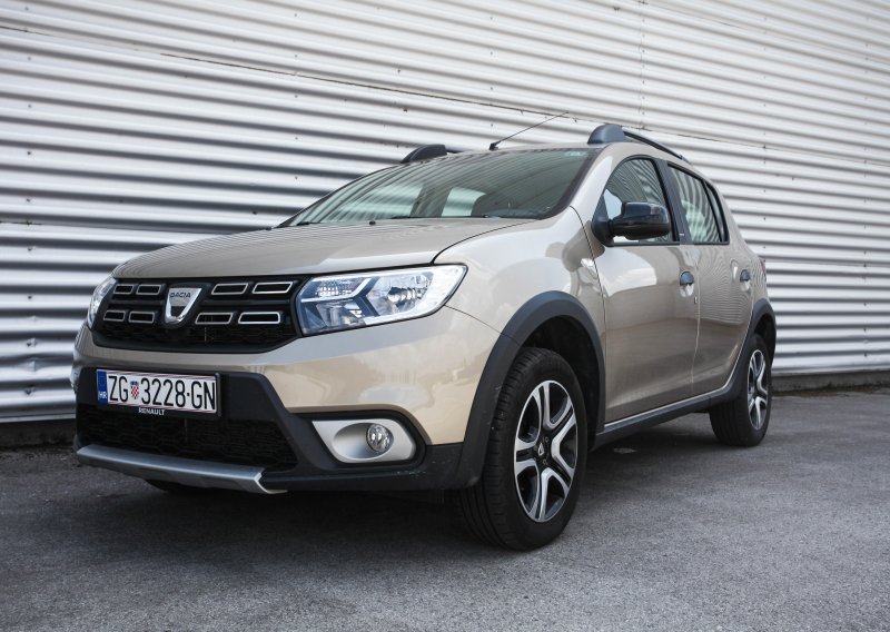 Dacia Sandero Stepway Black & White 0.9 TCe 90 - pristupačni šarmer