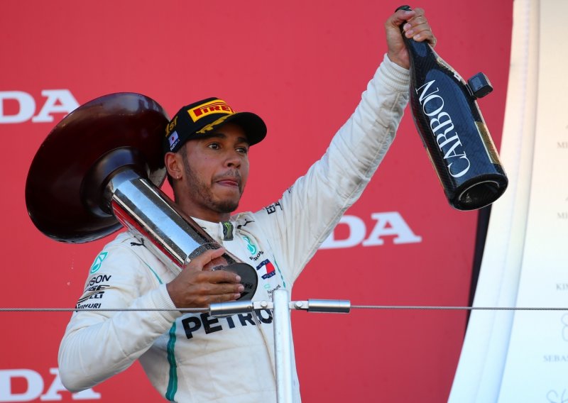 Hamiltonu pobjeda, Verstappen praktički izacio Vettela iz utrke za naslov